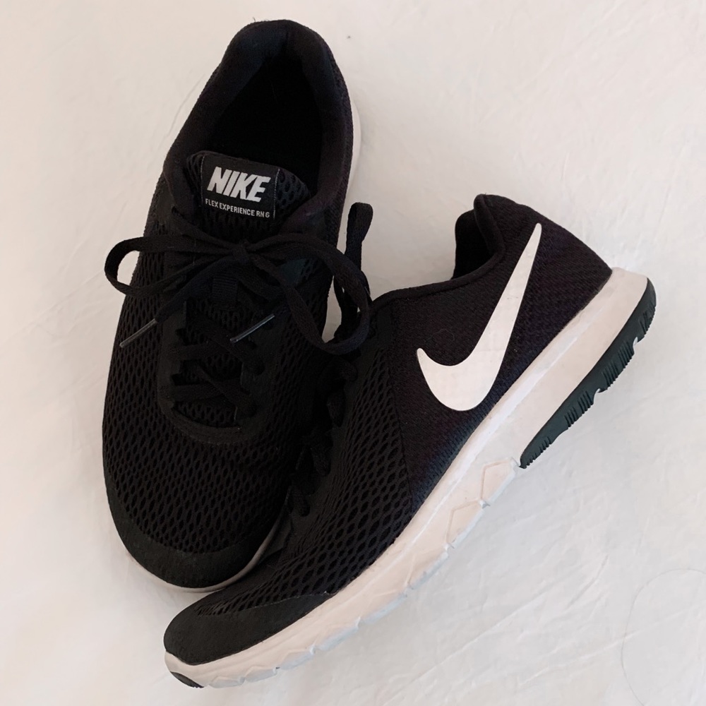 Nike tennis shoes